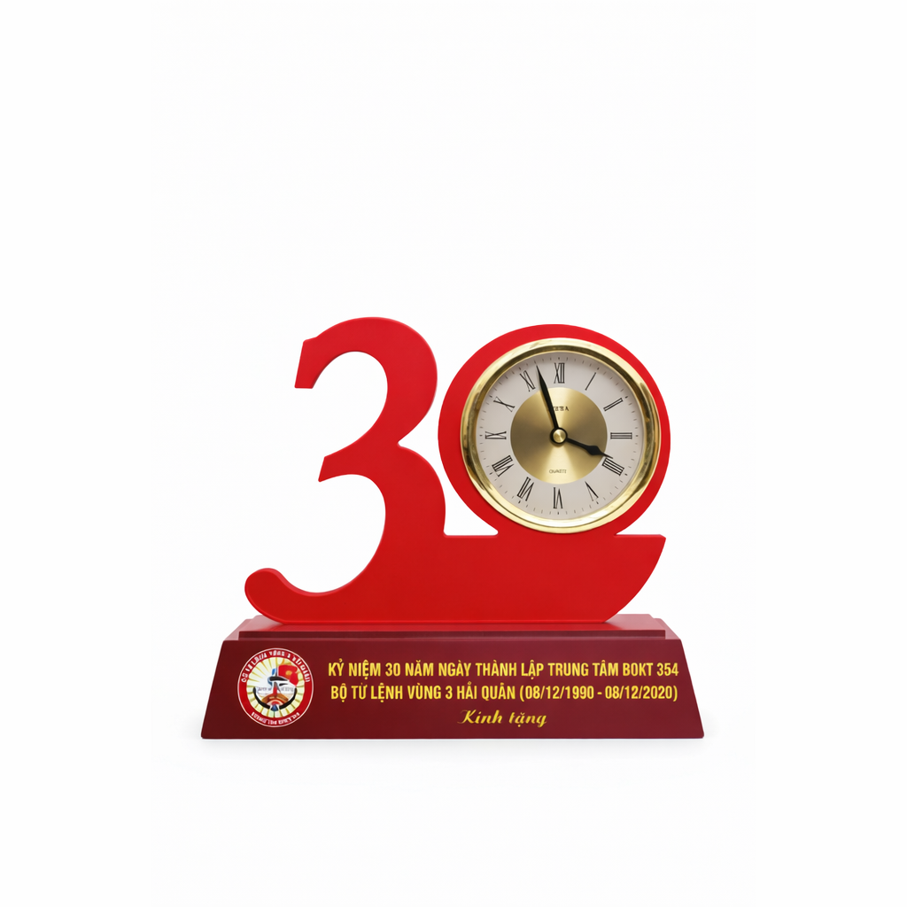 Ảnh nguồn đồng hồ mica số 30 đỏ với nội dung kỷ niệm trên chân đế